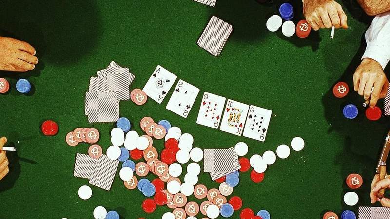 Người chơi cần biết kỹ thuật Bluff để chơi Poker hiệu quả
